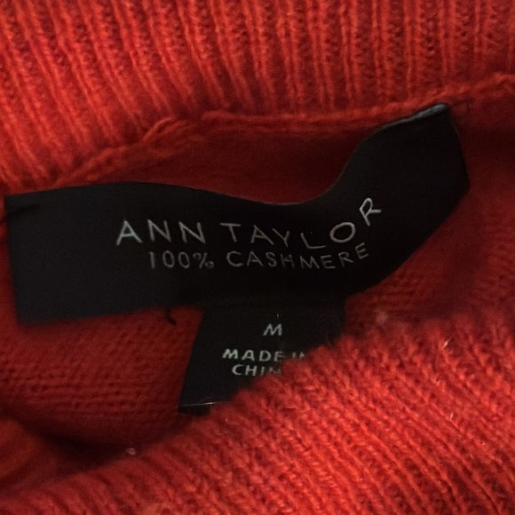 Ann Taylor Red Turtleneck Sweater 100% Cashmere Size M Soft Cozy Work Casual - Picture 4 of 5